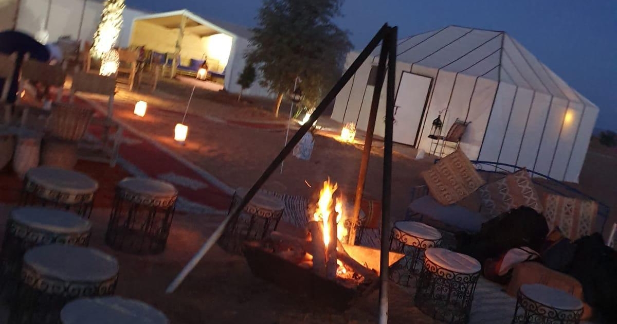 Camp dans le désert